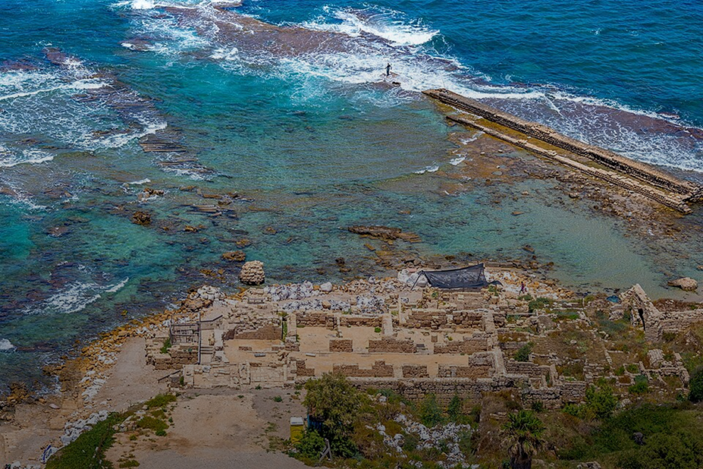 Marine Magnetic Survey of a Submerged Roman Harbour, Caesarea Maritima, Israel